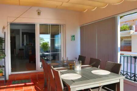Apartamento En Primera Linea De Playa نيرخا المظهر الخارجي الصورة