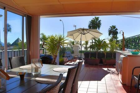Apartamento En Primera Linea De Playa نيرخا المظهر الخارجي الصورة